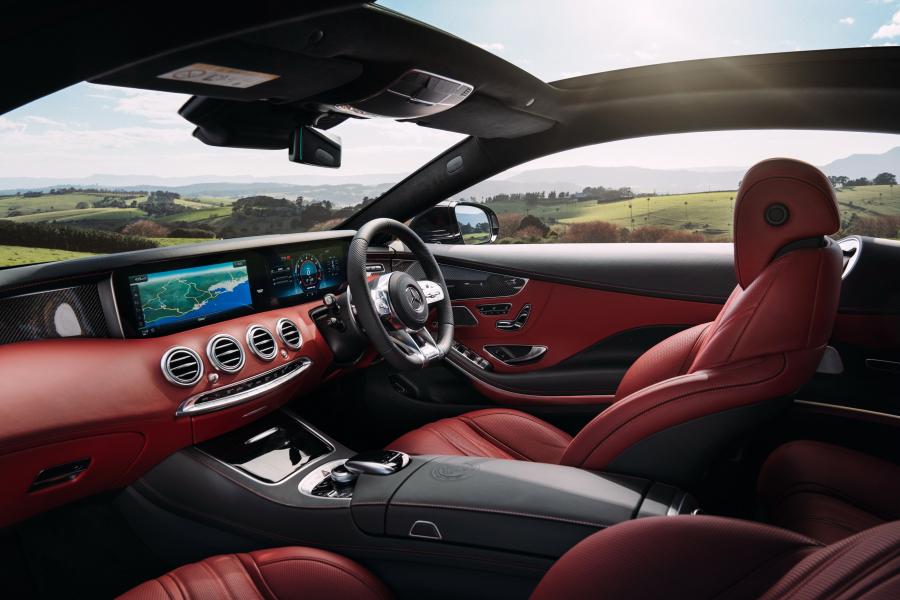 Интерьер Mercedes-AMG S63 4Matic+ Coupe (C217) 2018 года  (AU) (фото 5 из 40)